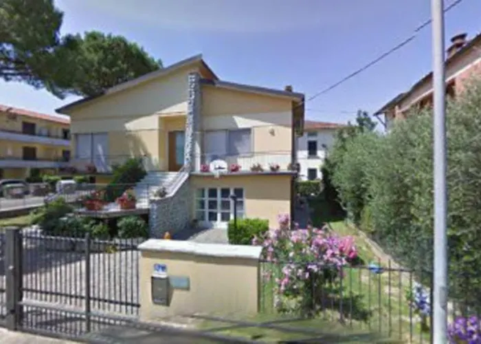 Appartamento Al Primo Piano In Villetta Con Giardino照片