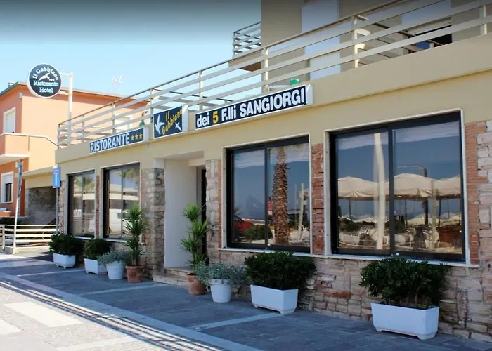 Hotel Ristorante Il Gabbiano Cecina  photo