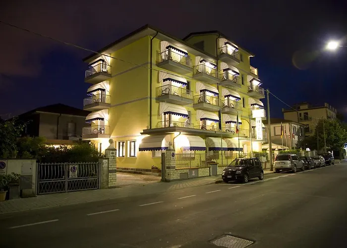 Hotel Fortunella Lido di Camaiore photo