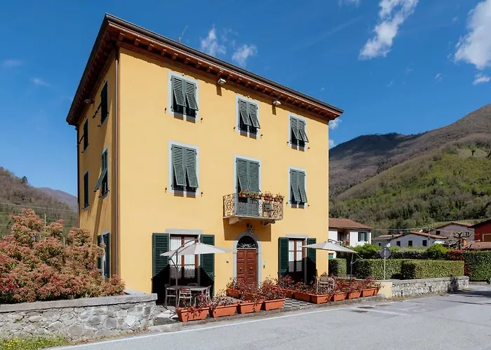 Lucca Franco'S Villa Diecimo photo
