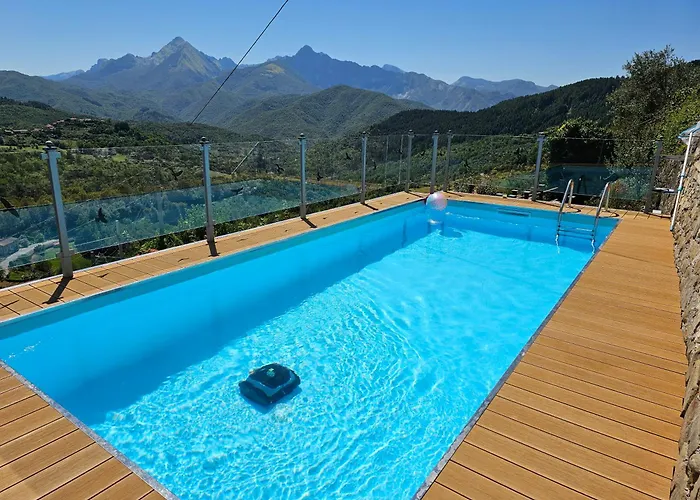 foto di DA ERCOLE casa vacanze di lusso con giardino, piscina e idromassaggio. Vigneta