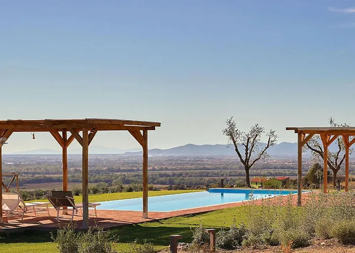 Photo de Stunning Home In Localita Ottava Zona Poggio Cavallo