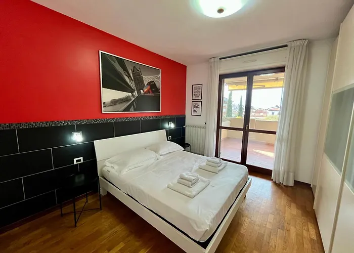 Appartamento Luminoso Con Terrazzo, Wi-Fi E Garage 프라토 사진