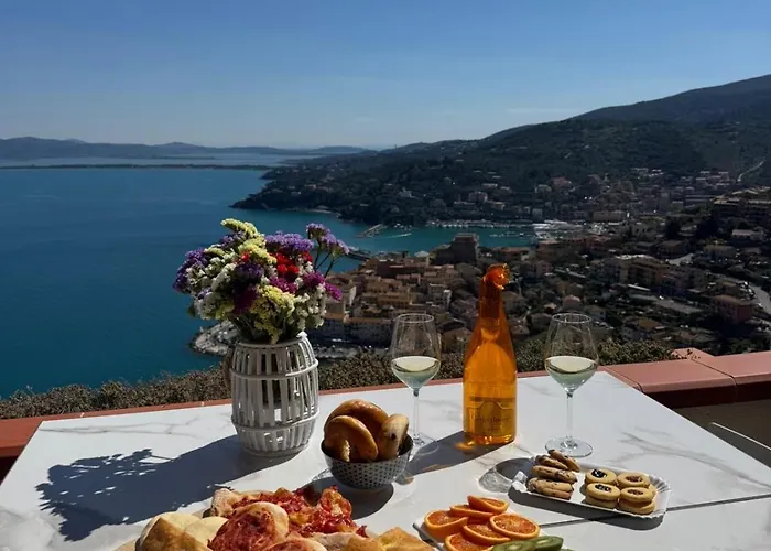 Photo de Appartement Aurora House -Vista Mare Mozzafiato E Parcheggio Privato à Porto Santo Stefano 
