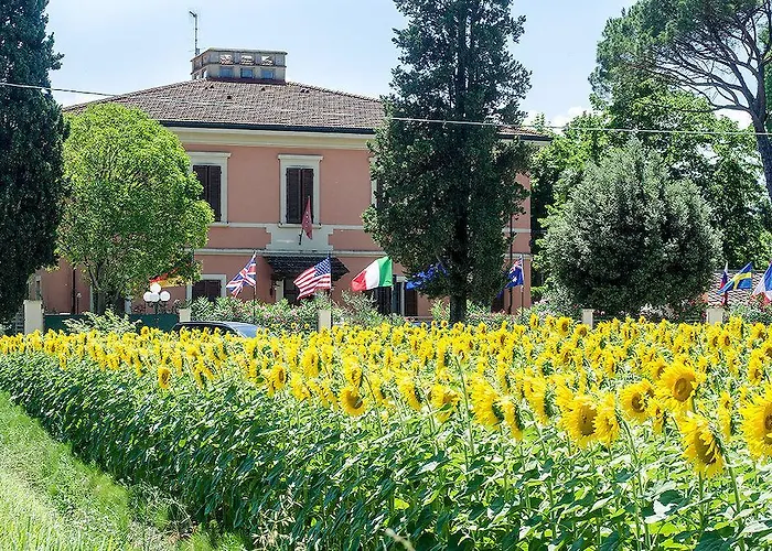 Hotel Villa Maya Cascina photo