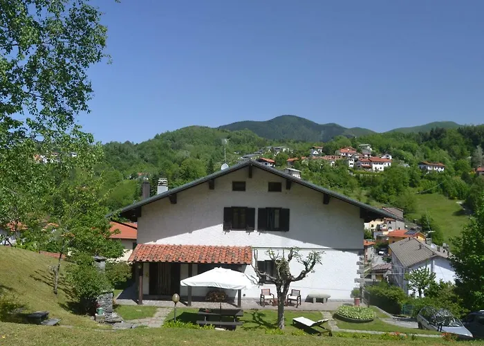 Rustic House In Mountain Surroundings And Views From A Lovely Garden zdjęcie